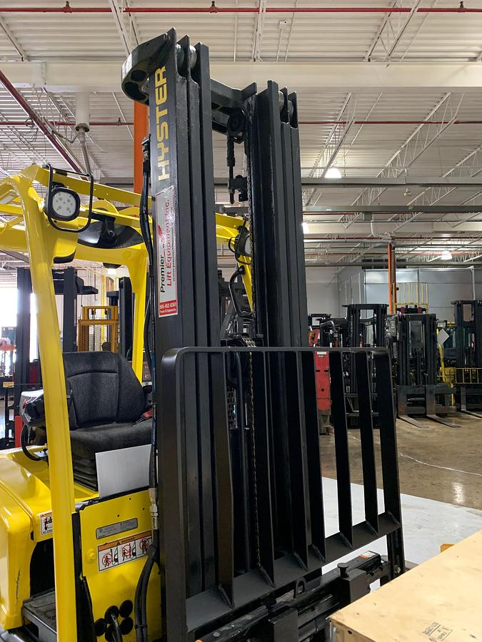 Hyster J40XNT – triple mast side angle – 187” lift height – CSA certified electric forklift – Brampton ON