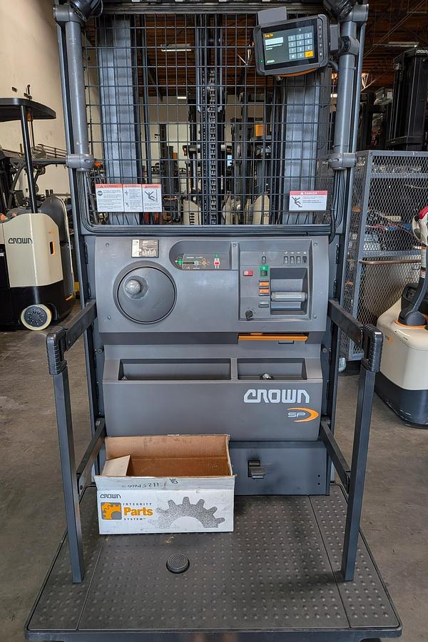 2020 Crown SP3520‑30 – front view – 3,000 lb electric order picker with TSU mast and wire‑guided chassis – CSA certified