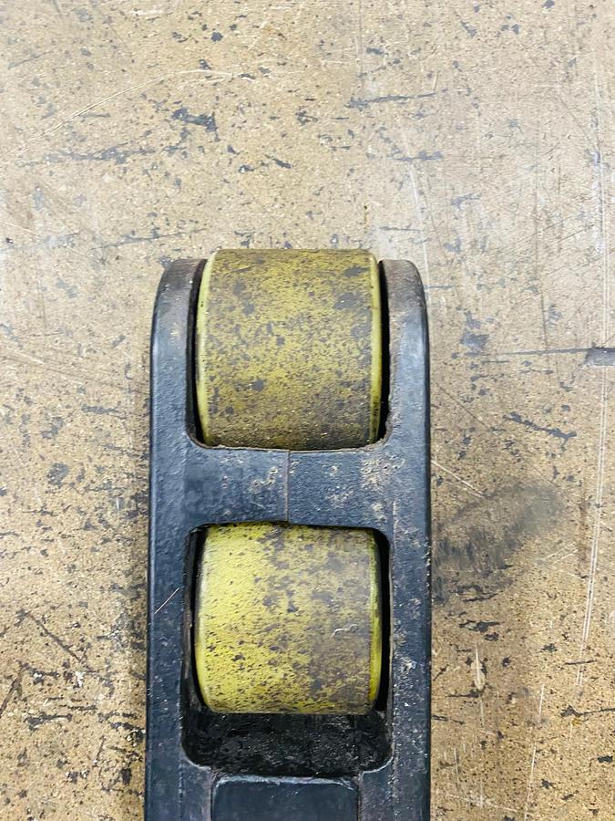 Right side straddle leg non mark poly load wheels