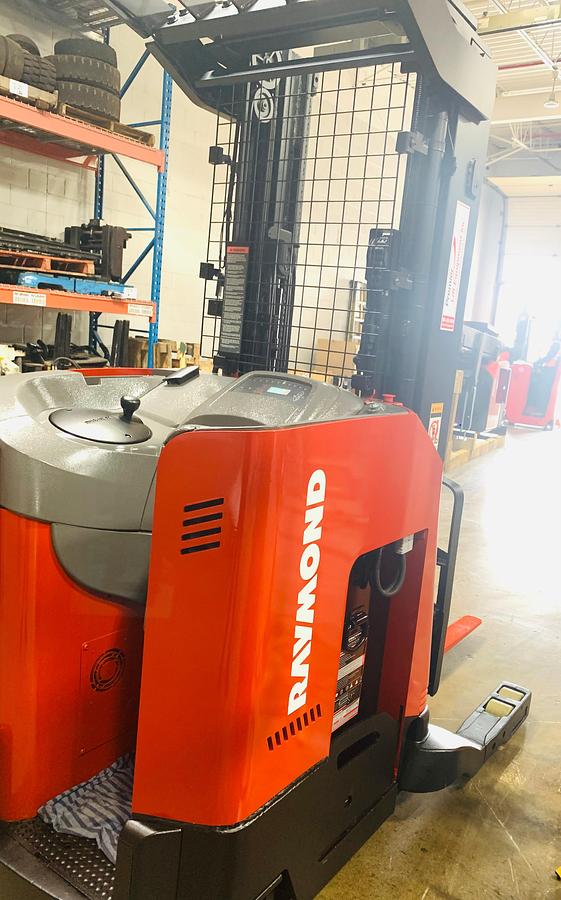 Rear view showing counterweight and operators compartment