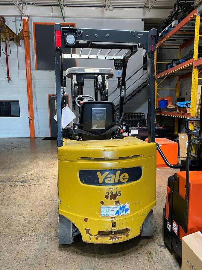 Yale ERC050VGN – rear angle view – counterweight, CSA decals, and cushion tires – electric forklift – Brampton ON