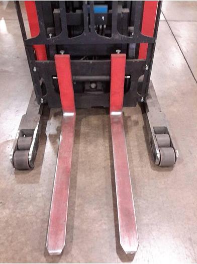 Refurbished SOLD – Refurbished 2012 Raymond 750-R45TT | Electric Reach Truck | CSA Certified | Mississauga Deployment Completed