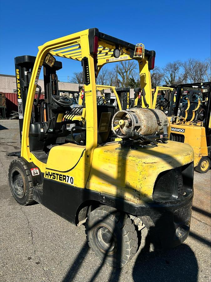 “Hyster H70FT propane forklift rear side angle – counterweight, LPG tank mount, pneumatic tire outdoor forklift – Brampton ON”
