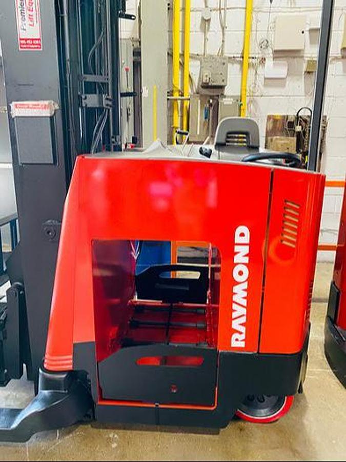 Side view of Raymond 750‑DR32TT battery compartment showing standard 36V compartment layout and baseleg frame structure