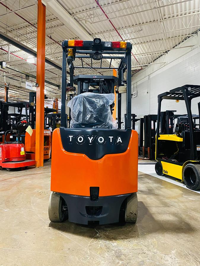 Rear view of Toyota 8FBCU25 electric forklift – CSA-certified 5,000 lb sit-down counterbalance unit with rear safety lighting and cushion tires – Premier Lift Equipment Brampton ON