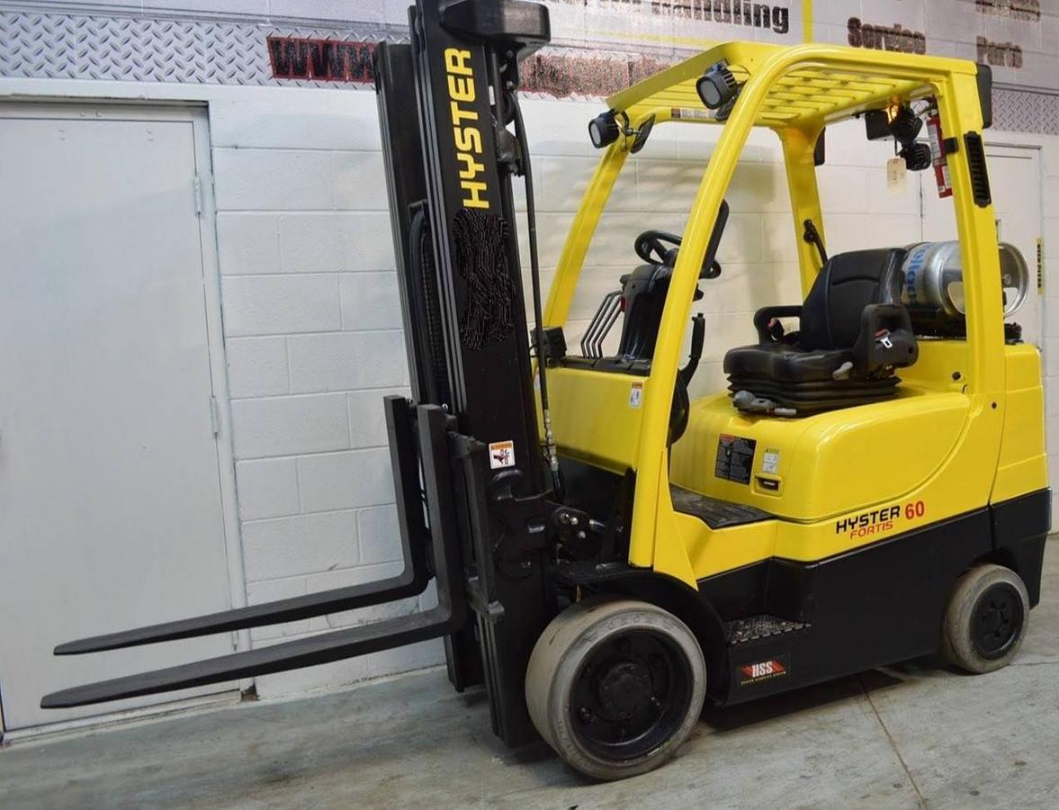 Front angled view showing mast rails and 42” fork tips