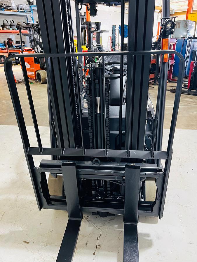 Toyota 8FBE20U – operator station – sit-down rider controls – CSA/MOL compliant – Premier Lift Equipment – Brampton ON