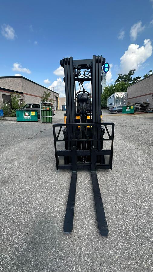 Bendi B30/42AC – direct front view – quad mast, forks, swing mast pivot – 4,000 lb electric forklift – CSA/MOL certified – Brampton ON