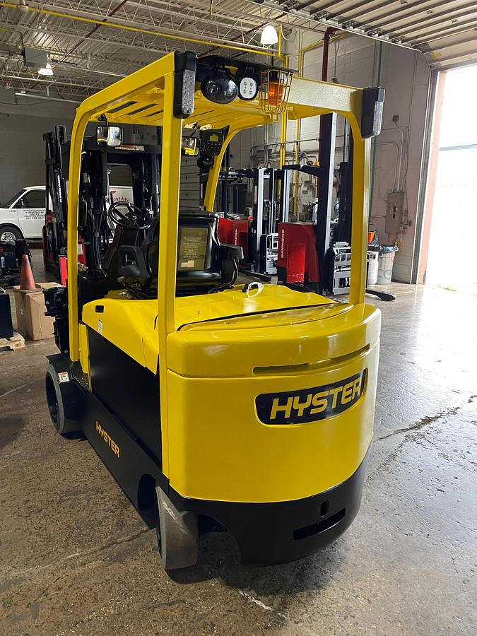 Hyster E120XN – angled front view – Bolzoni clamp, mast rails, and cushion tires – CSA electric forklift – Brampton ON