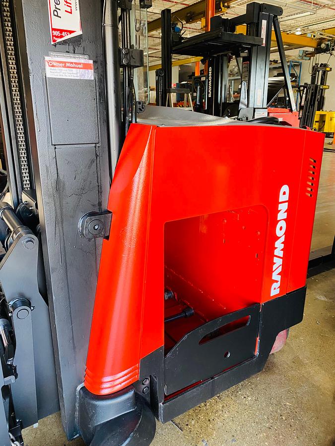 Side view of battery compartment to accept 36 volt battery