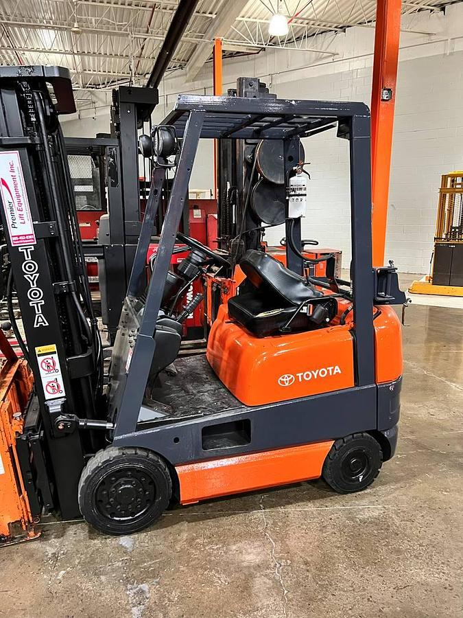 CSA-certified propane forklift | 3,000 lb | triple mast | side shift | cushion tires | indoor warehouse spec | Premier Lift Brampton ON