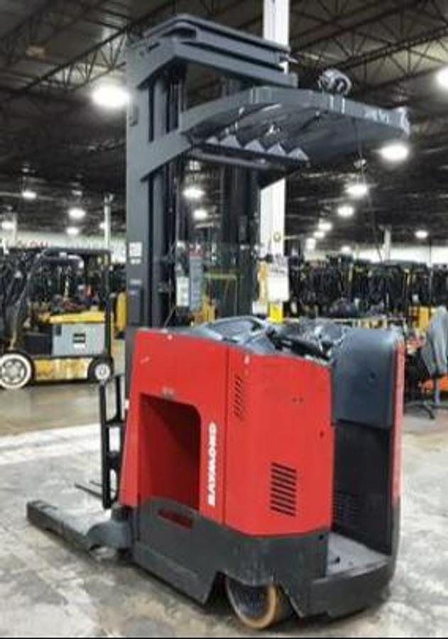Opposite rear view of Raymond 750-DR32TT – CSA-certified double reach forklift, triple mast 252", stand-up rider, narrow-aisle chassis – Premier Lift Equipment Brampton ON