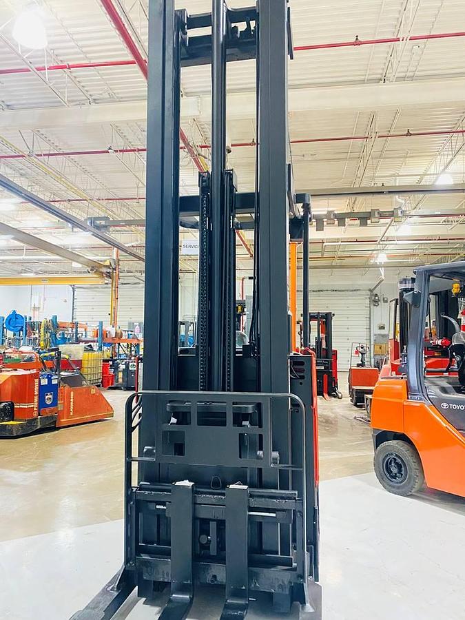 Alt="Front view of SOLD 2000 Raymond EASIR40TT reach truck with 4,000 lb capacity and CSA/MOL compliance during Brampton deployment"