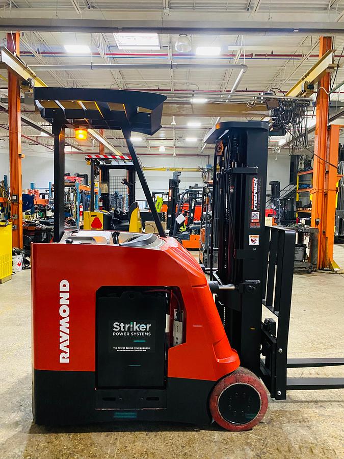 Raymond 425-C35TT – full side profile – overhead guard and mast – CSA/MOL certified stand-up docker – Brampton ON