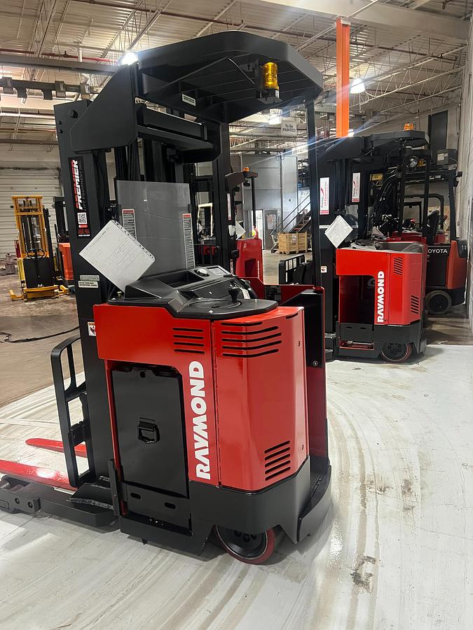 “Raymond 31I‑R45TT stand‑up reach truck opposite side view – compact chassis, operator compartment, 36V electric reach truck – Brampton ON”