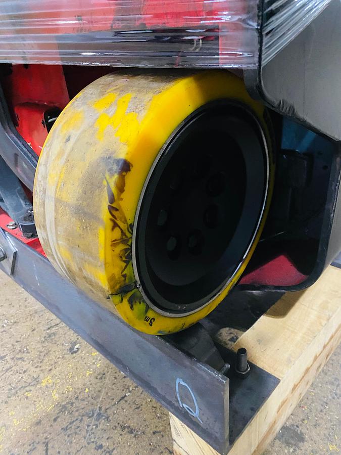 Non mark smooth poly wheel