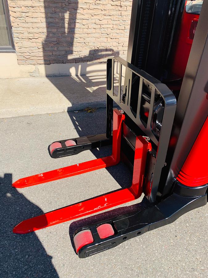 straddle legs with non mark poly wheels, load backrest, side shift and 42" fork tips