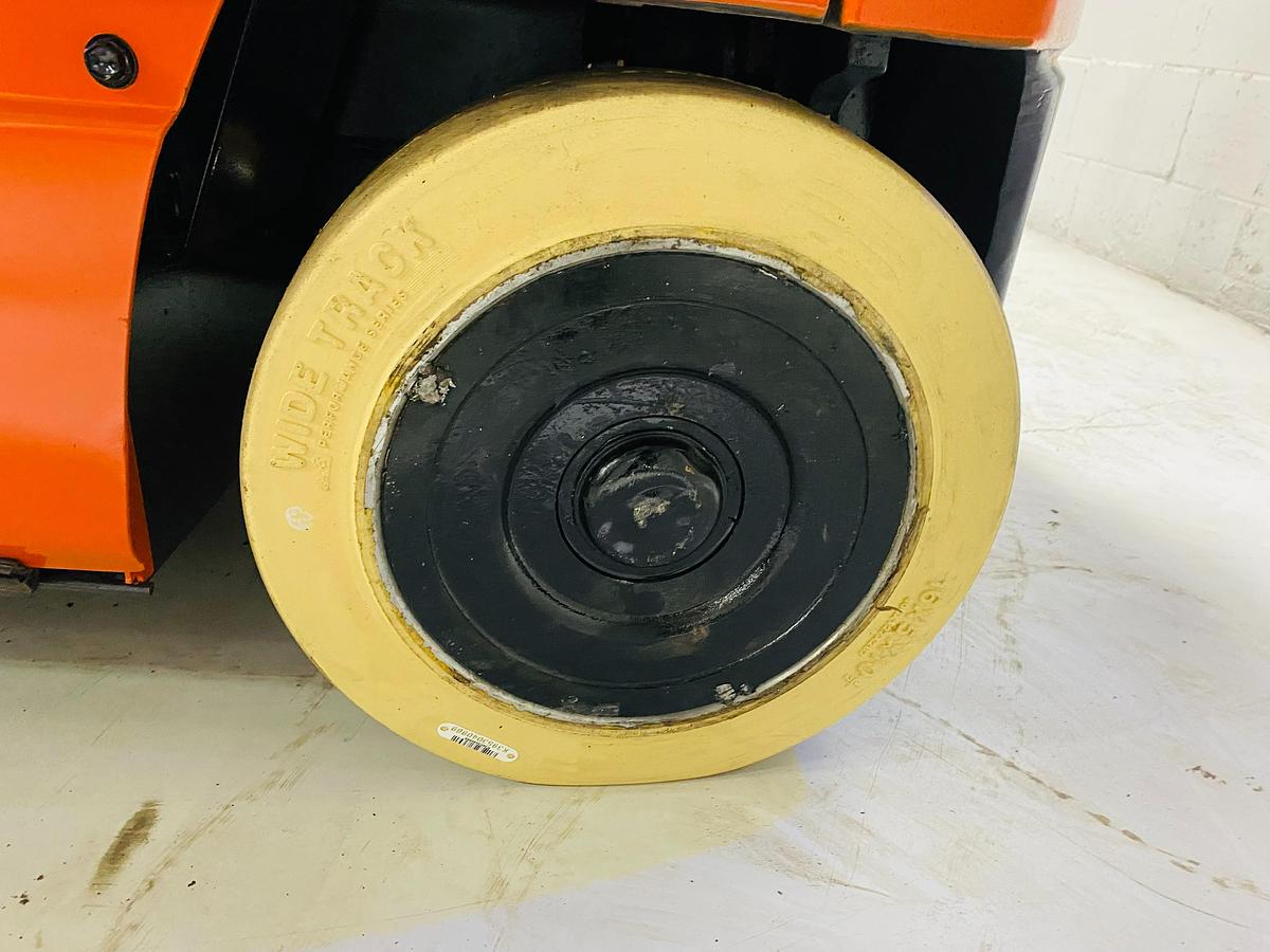 Toyota 8FBCU25 – rear left steer tire – non-marking smooth cushion – CSA/UL electric forklift – Brampton ON