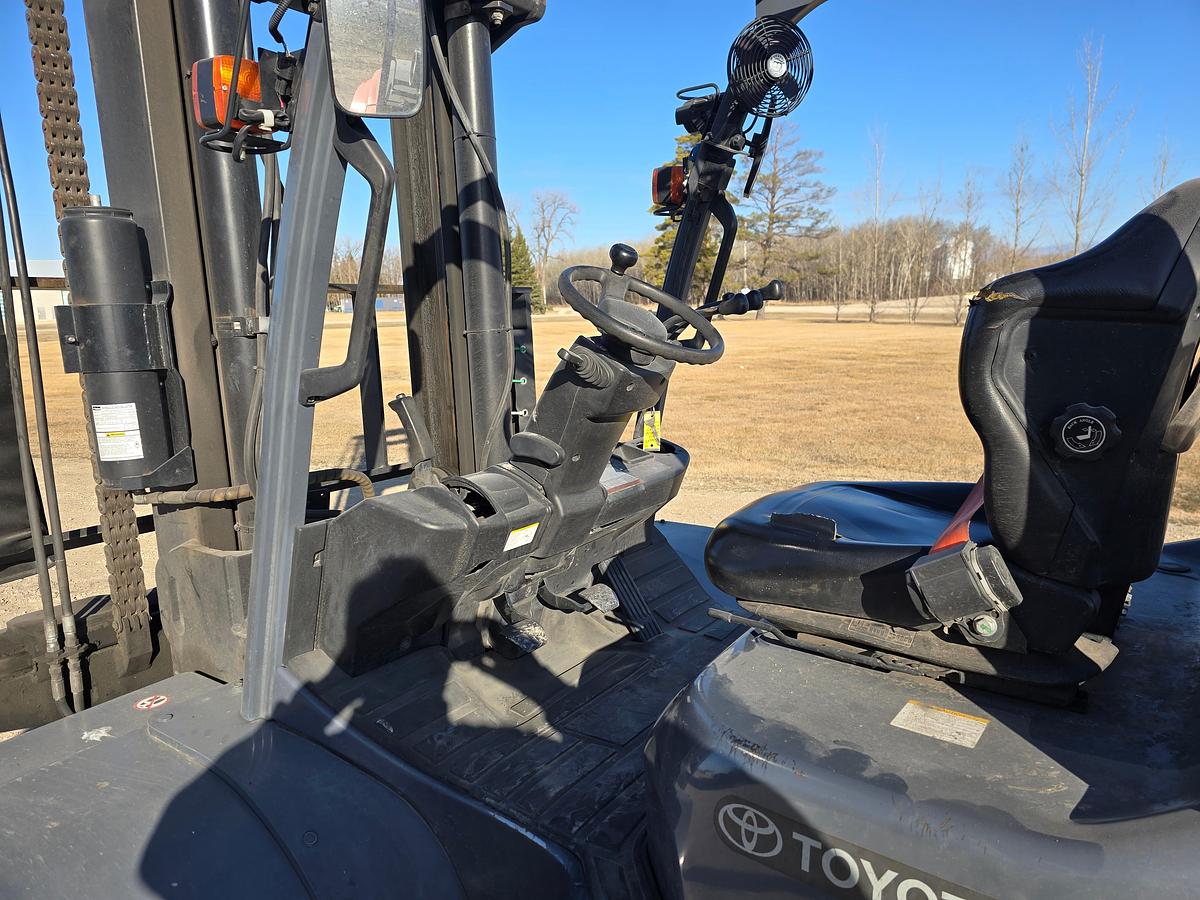 Operator compartment view showing suspension seat and SAS system