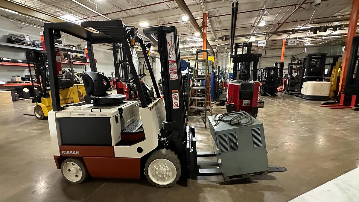 Nissan CWP02L25S – side profile – quad mast, clamp-ready hydraulics, sit-down operator station – CSA electric forklift – Brampton ON