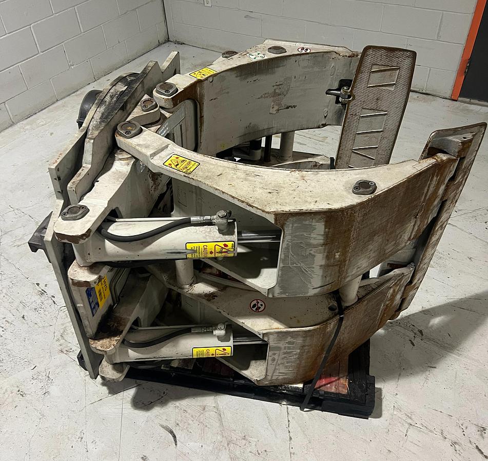 alt="Side view of Cascade 90F‑RCS‑254 paper roll clamp with 60-inch opening, curved pads, and 9,000 lb capacity frame"