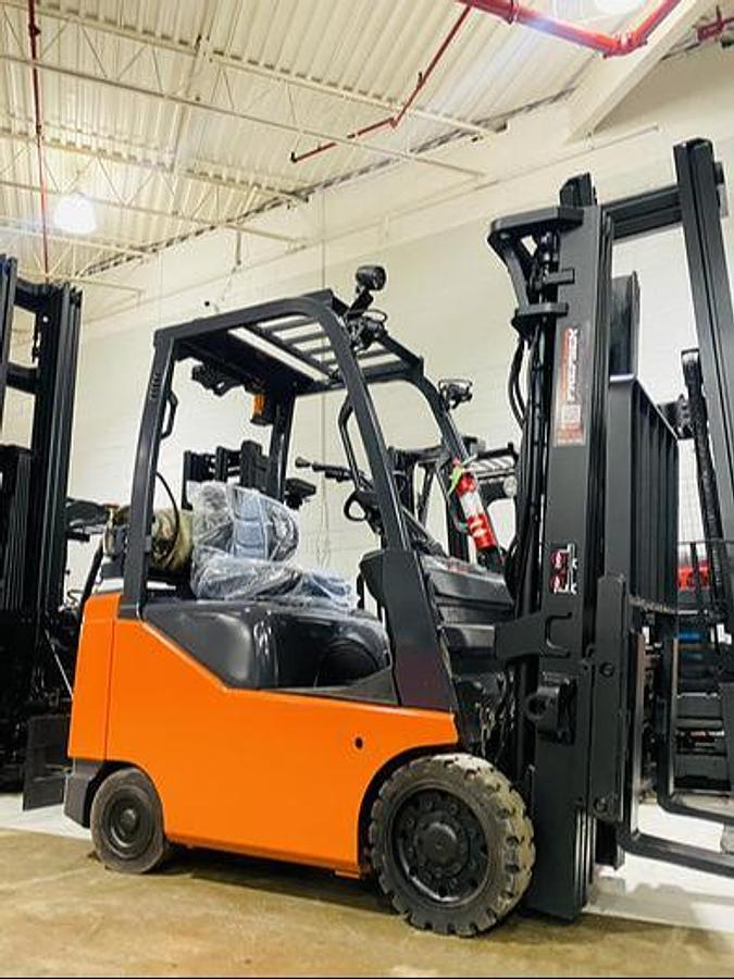 Toyota 8FGCU18 – angled front view – 48” forks, fork positioner, and triple mast – CSA-certified LPG forklift – Brampton ON