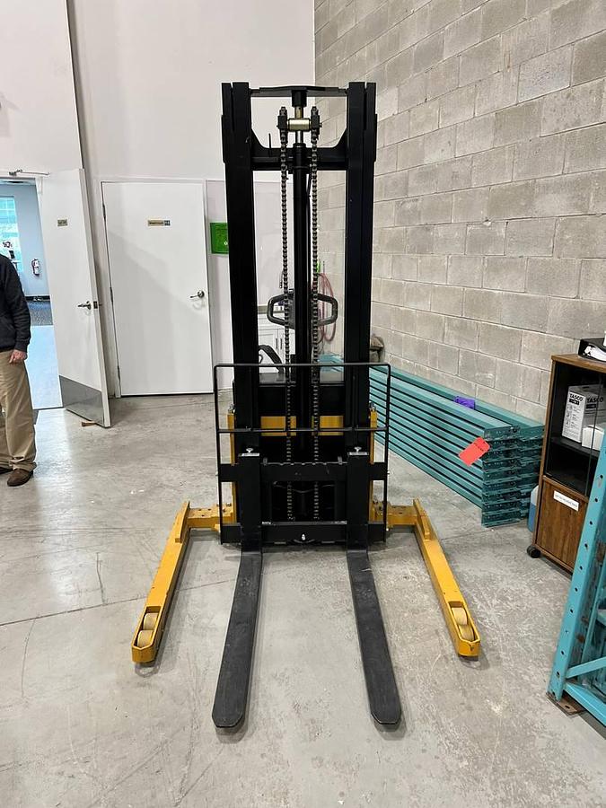 Big Joe PDS-25-130 – front view – two-stage mast, 48” forks, adjustable straddle legs – CSA walkie stacker – Brampton ON