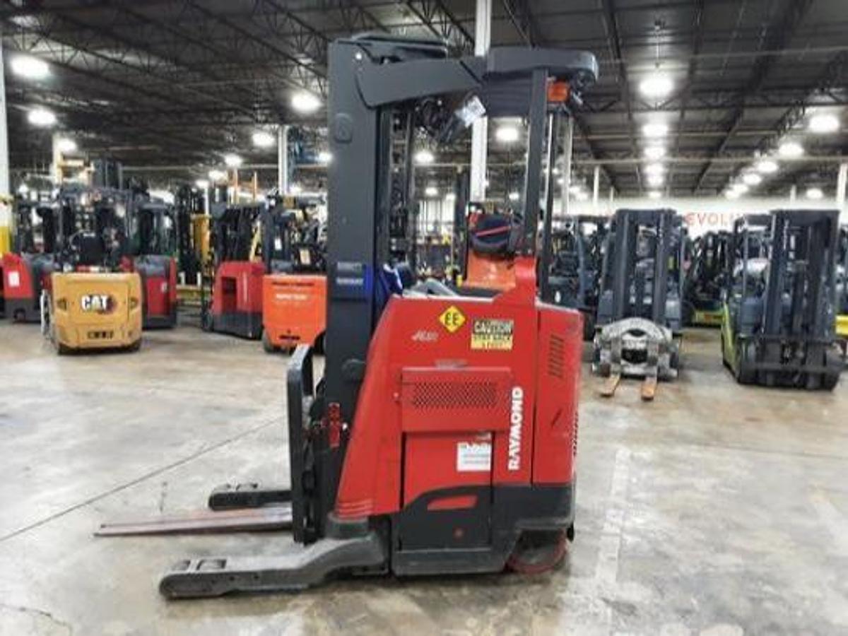 aymond 750-R35TT – full side profile – narrow-aisle chassis and triple mast – EE-rated electric forklift – CSA certified – Brampton ON