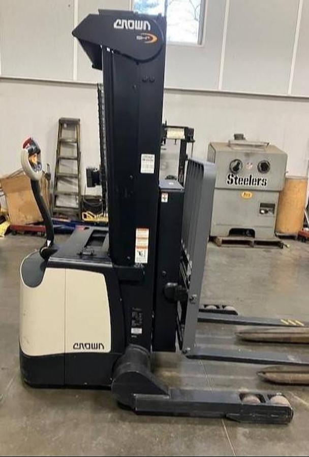 Sold-Crown-SHR5520-25-CSA-Walkie-Reach-Stacker-2,500lb-127”-Lift-BramptonON