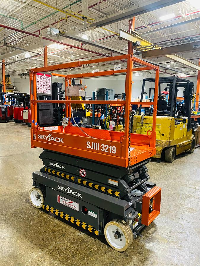 Skyjack SJIII 3219 – opposite angle view – battery tray, tilt sensor, slab frame – CSA/MOL certified – Brampton ON