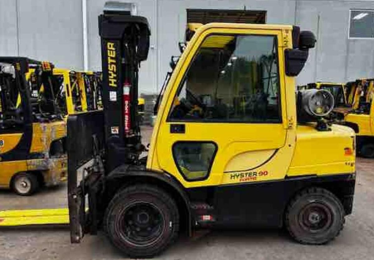 2018 Hyster H90FT LPG Forklift | CSA Certified | Triple Mast | Full Cab | Fork Positioner | Pneumatic Tires | Brampton ON | Export Ready