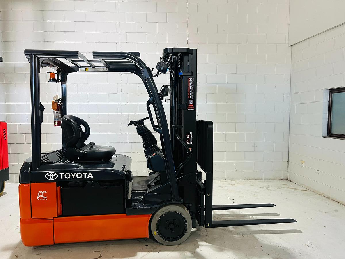 Side view of 2018 Toyota 8FBE20U 3‑wheel electric forklift with 83"/189" triple mast