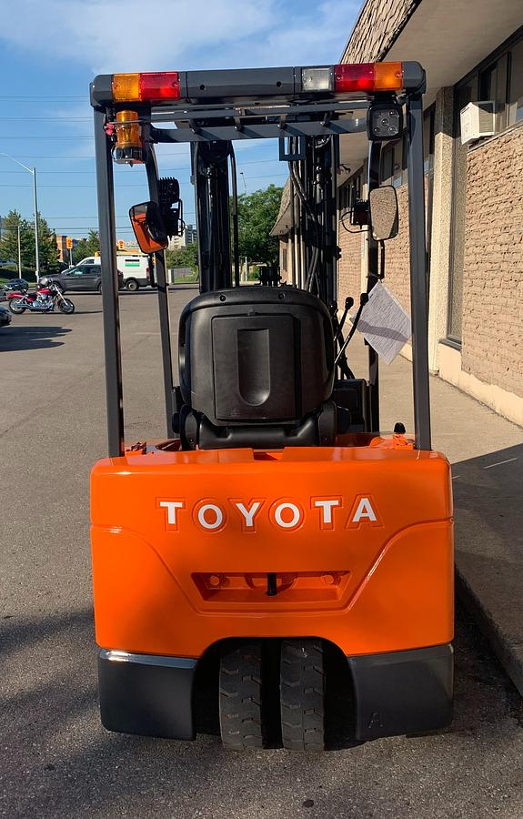 Refurbished 2015 Toyota 7FBEU15 | 3,000 lb Capacity | 189” Triple Mast | Side‑Shifting Fork Positioner | 36V Electric | Traction Cushion Tires | CSA‑Ready Electric Forklift