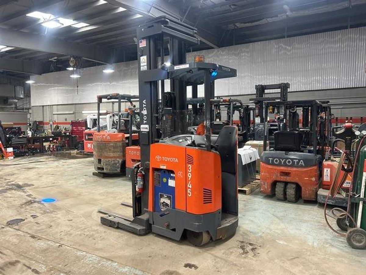 2019 Toyota 9BRU23 side view — 4,500 lb reach truck with 268” lift and 36V electric system