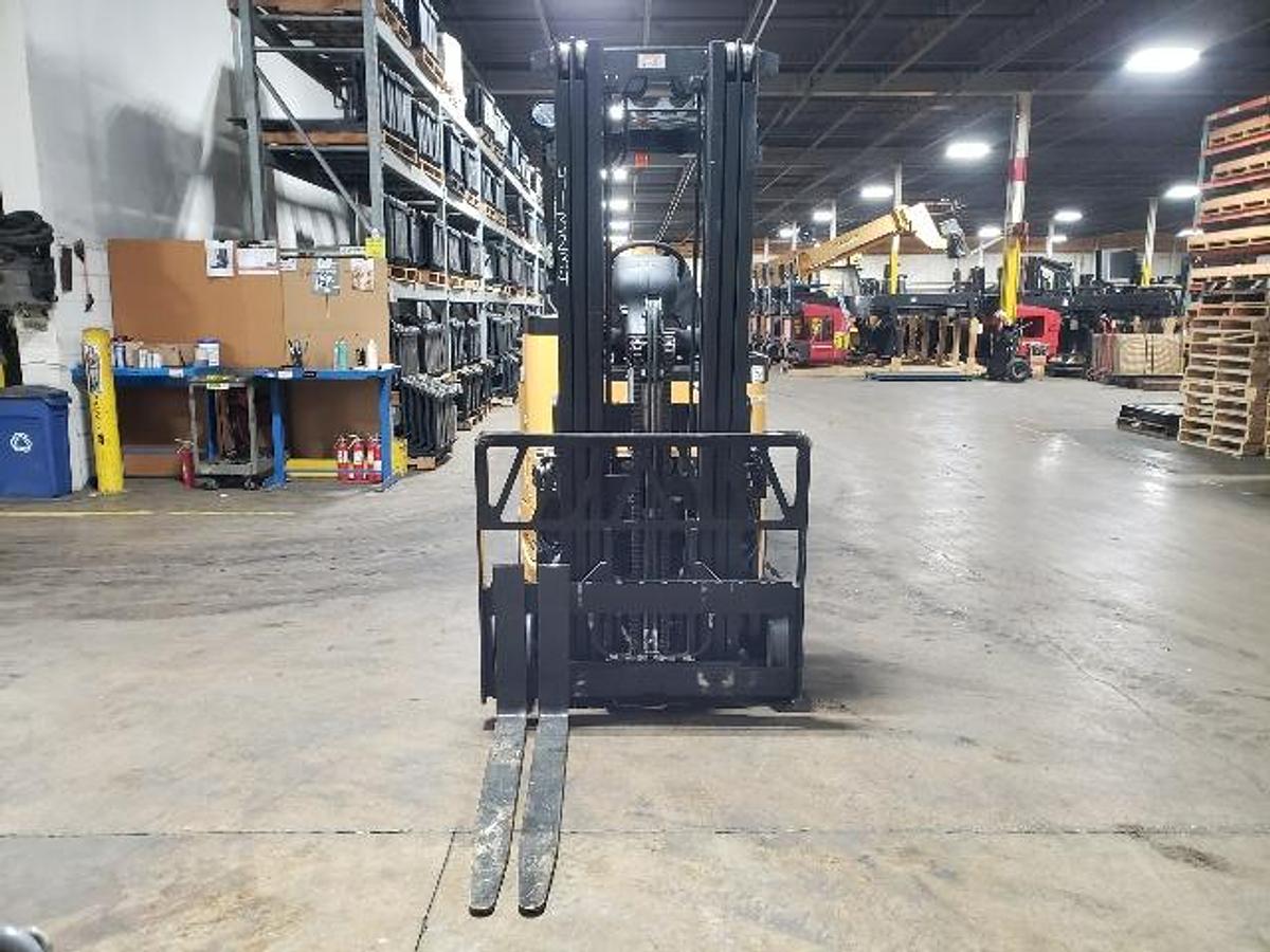 Front view of 2019 Bendi B30/42AC180D showing articulated mast, 40" forks, and SS/FP attachment