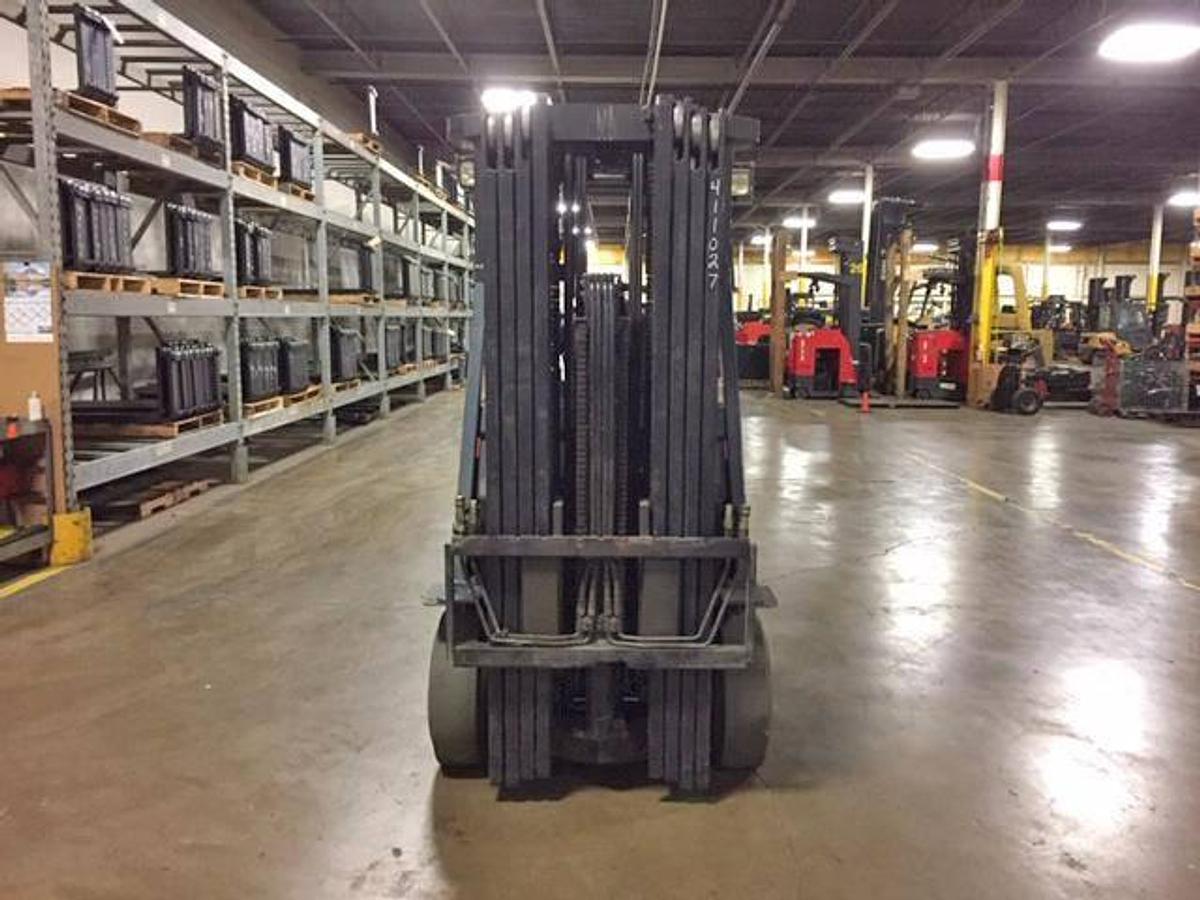 Front view of refurbished 2005 Toyota 7BCU20 electric 4-wheel sit-down forklift showing fork carriage, quad mast rails, and hydraulic tilt cylinders during Ontario deployment