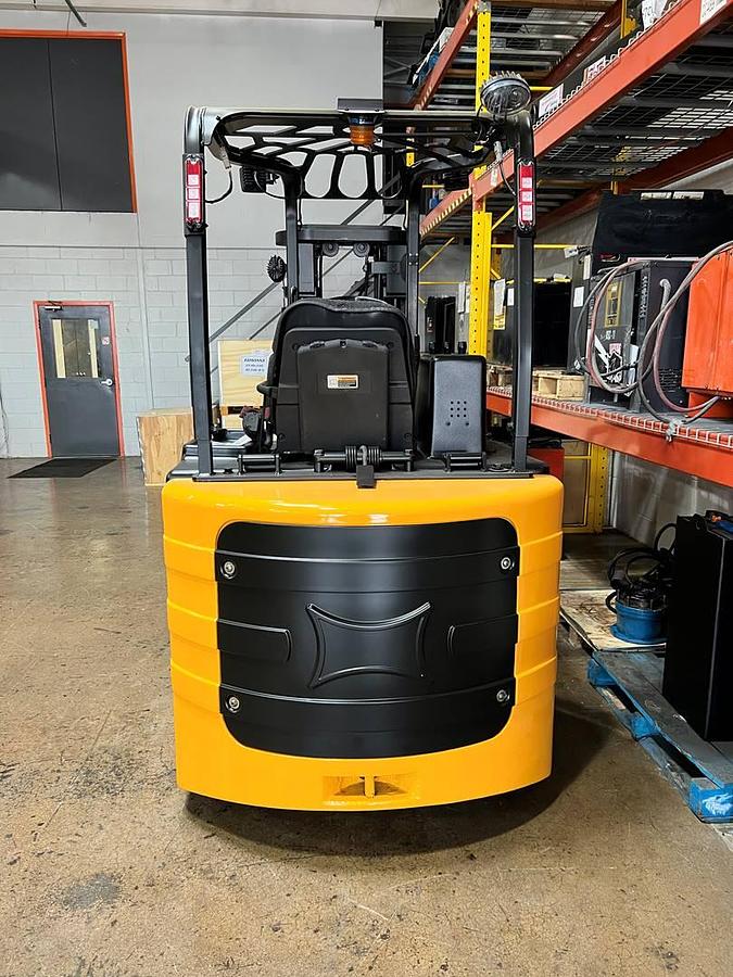 Bendi B30/42AC – rear view – counterweight, battery compartment, CSA/MOL decals – electric swing mast forklift – Brampton ON
