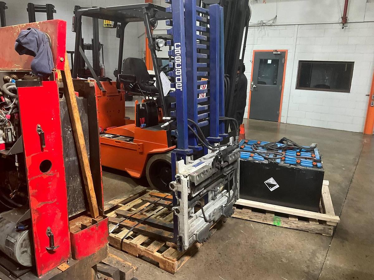 Side view of CSA-certified Cascade 25GFDS-1005 multi-pallet clamp attachment with 32” forks – staged in Brampton ON