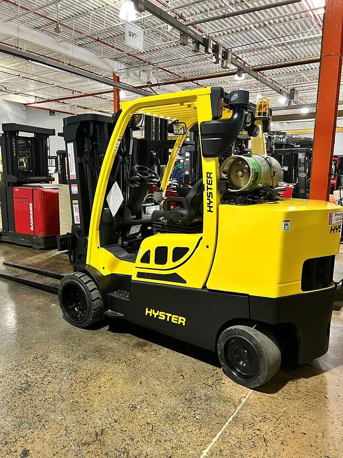 Hyster S120FTPRS – rear angle – counterweight, cushion tires, and propane tank mount – CSA-certified propane forklift – Brampton ON
