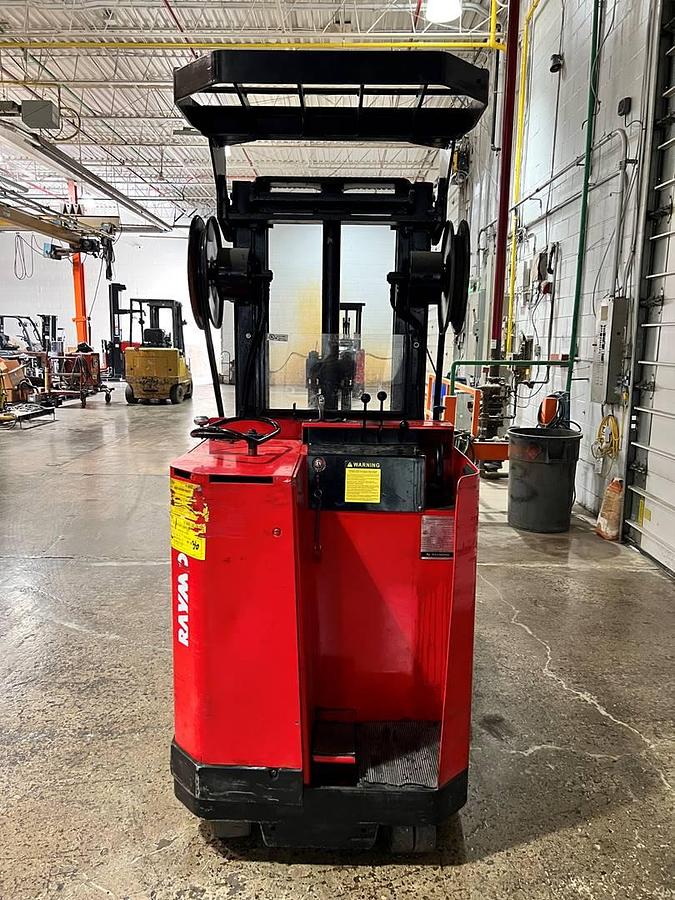 Rear chassis of Budget Raymond 812‑E3RTT reach truck.