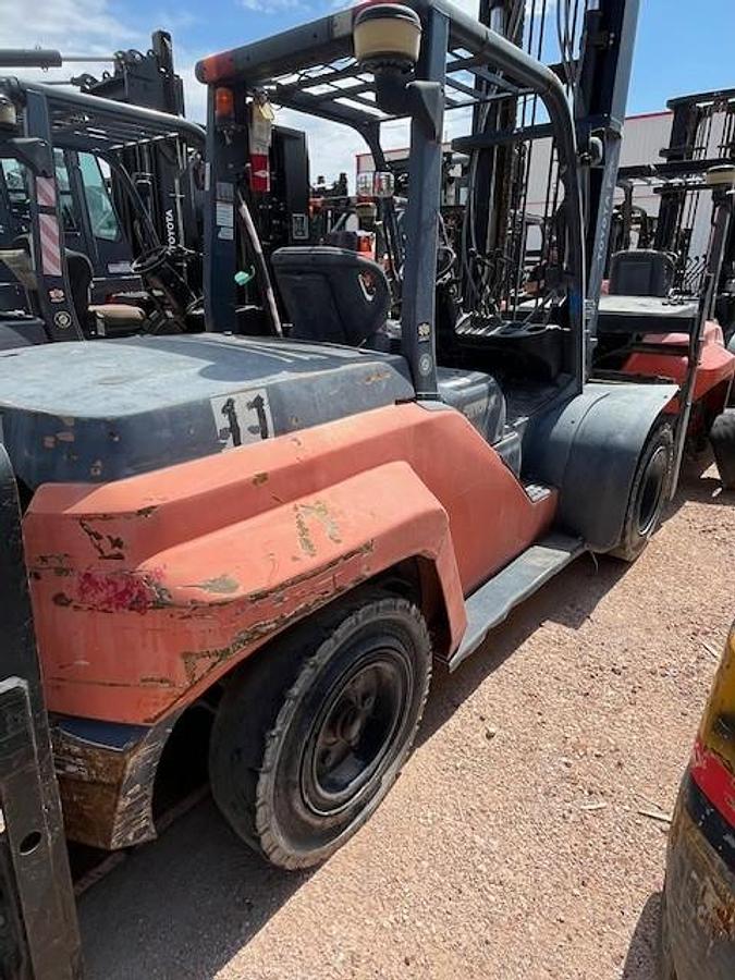 Highlights counterweight, branding, and rear safety features