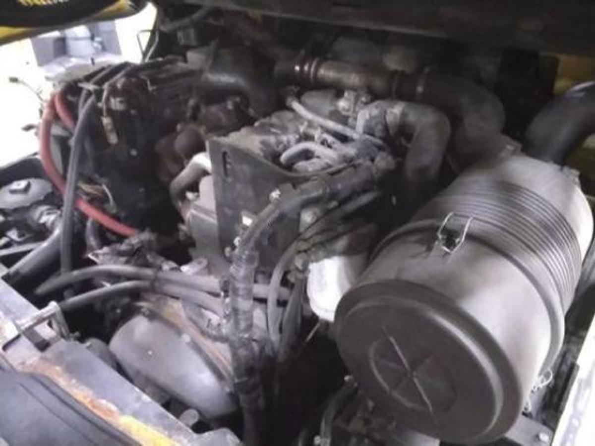 CSA-Certified 2021 Hyster S155FT Diesel Forklift – Engine Compartment Showing Diesel Powertrain and Emissions Tag