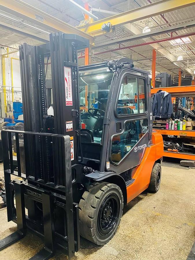 Front angle of Load backrest , mast and side shift attachment