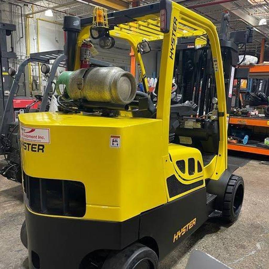 Hyster S120FTPRS – passenger-side rear angle – counterweight, clamp hydraulics, and cushion tires – CSA-certified propane forklift – Brampton ON