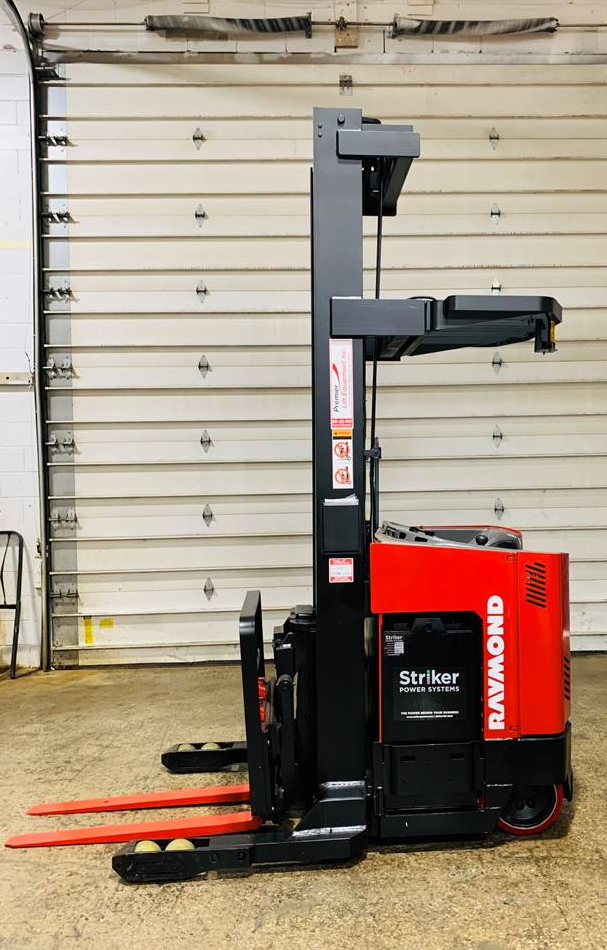 Budget Raymond EASIR40TT single‑reach truck — 4,000 lb capacity, 280” triple mast, 36V electric, side shift
