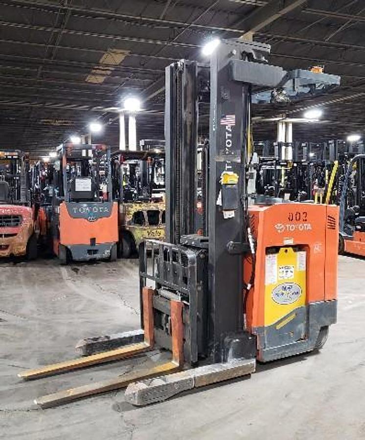 Side profile of 2020 Toyota 9BDRU15 deep reach forklift with 216" triple mast