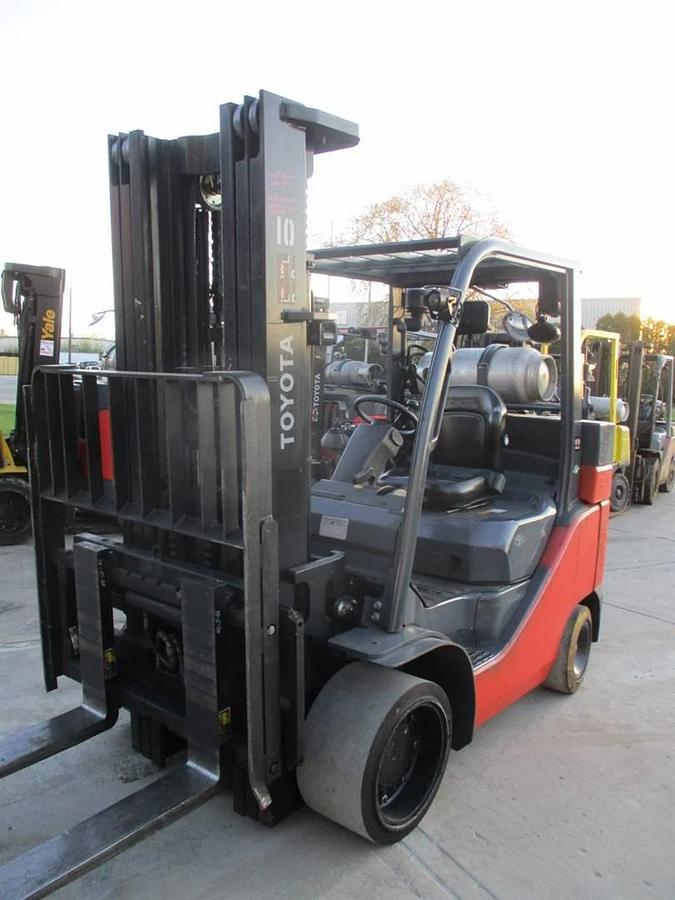 Front side view of refurbished 2018 Toyota 8FGC45U-BCS propane forklift showing 189" mast, side shift carriage, and cushion tires during Brampton deployment