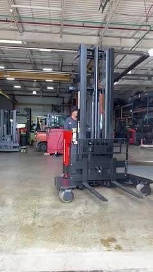 Raymond 4‑Directional Forklift Narrow Aisle 4,500 lb Capacity