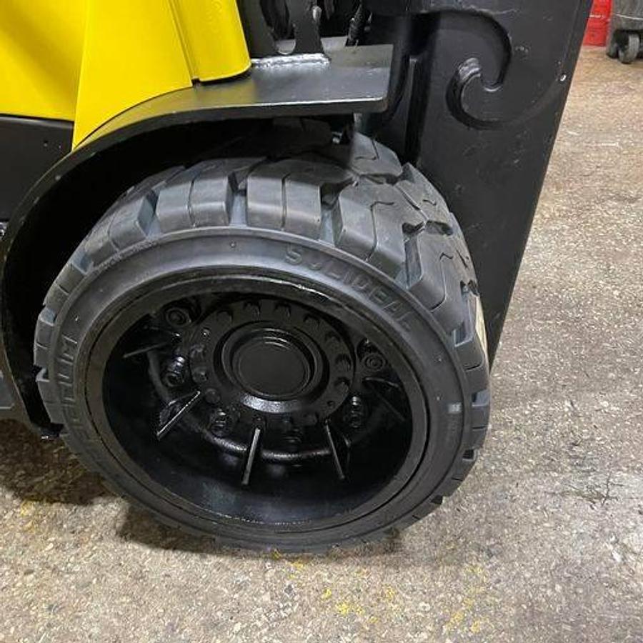 Hyster S120FTPRS – black traction cushion tire – drive-side front wheel – CSA indoor propane forklift – Brampton ON