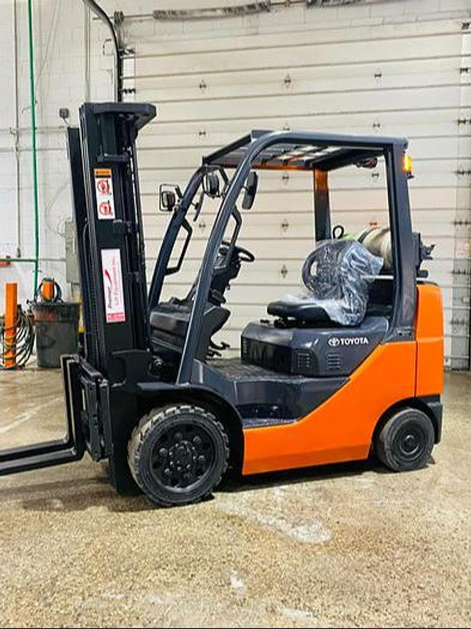 2019 Toyota 8FGCU20 CSA propane forklift Brampton 3400 lb 198” triple mast side shift cushion tires clamp-ready UL/EE fire-safe export-certified